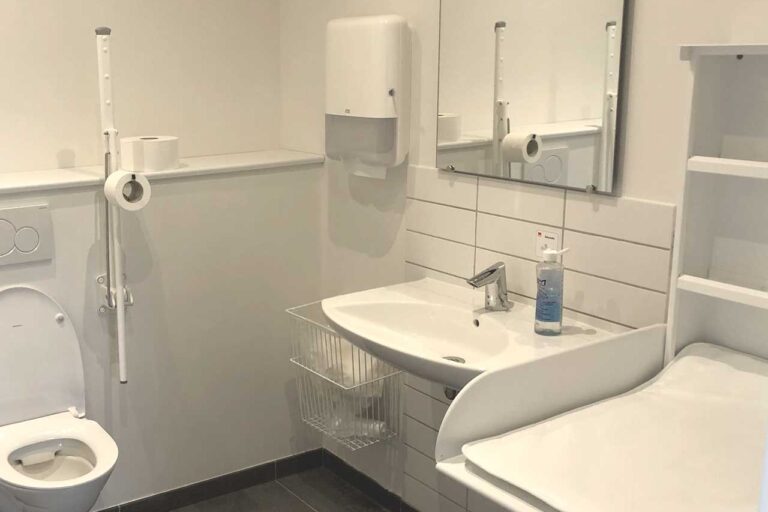 Toilet og Puslebord Toilet og Puslebord